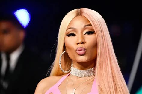 Nicki Minaj strips down in completely nude NSFW 39th birthday。